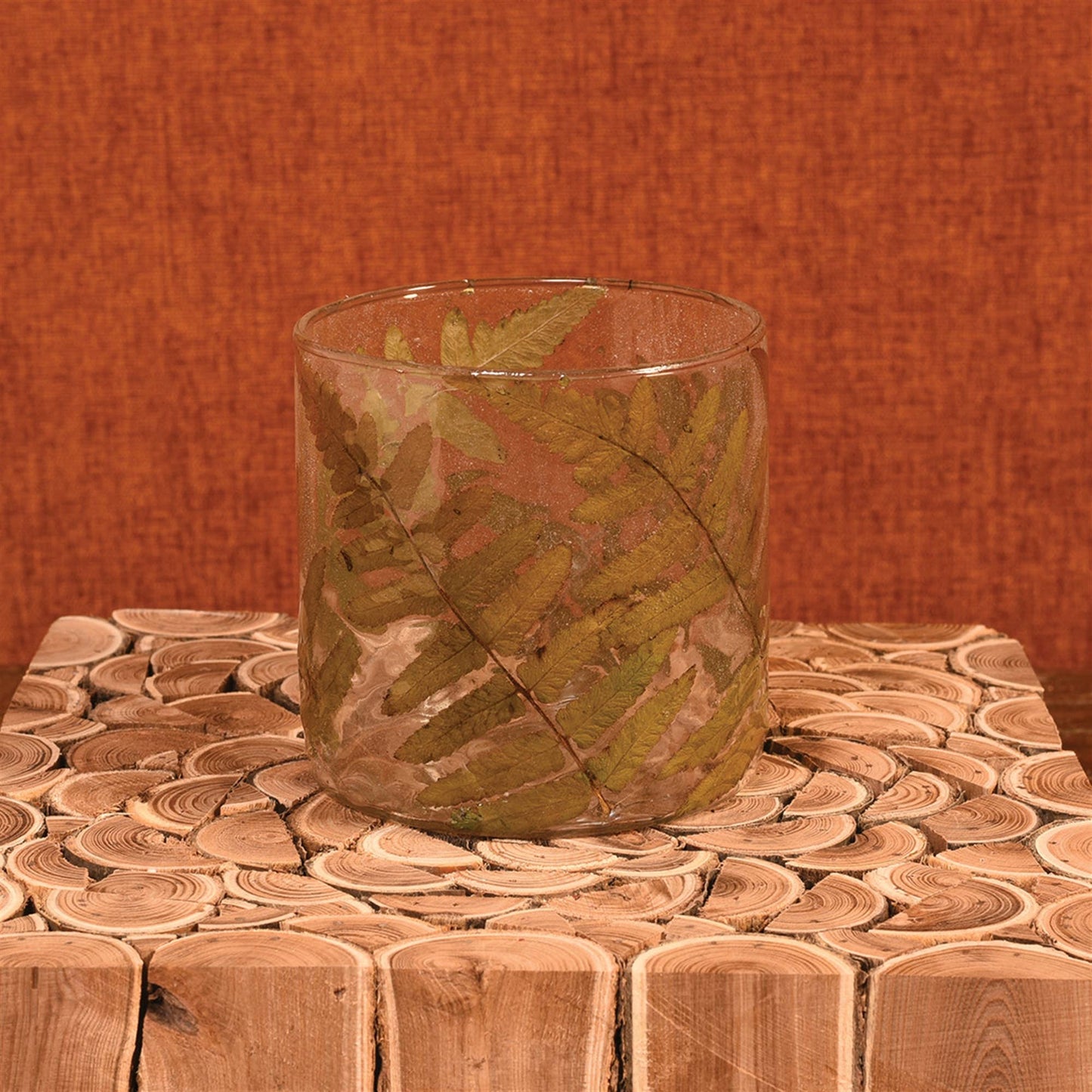 Medium Enameled Fern Hurricane